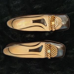 Vintage Louis Vuitton women's damier square toe pumps.
